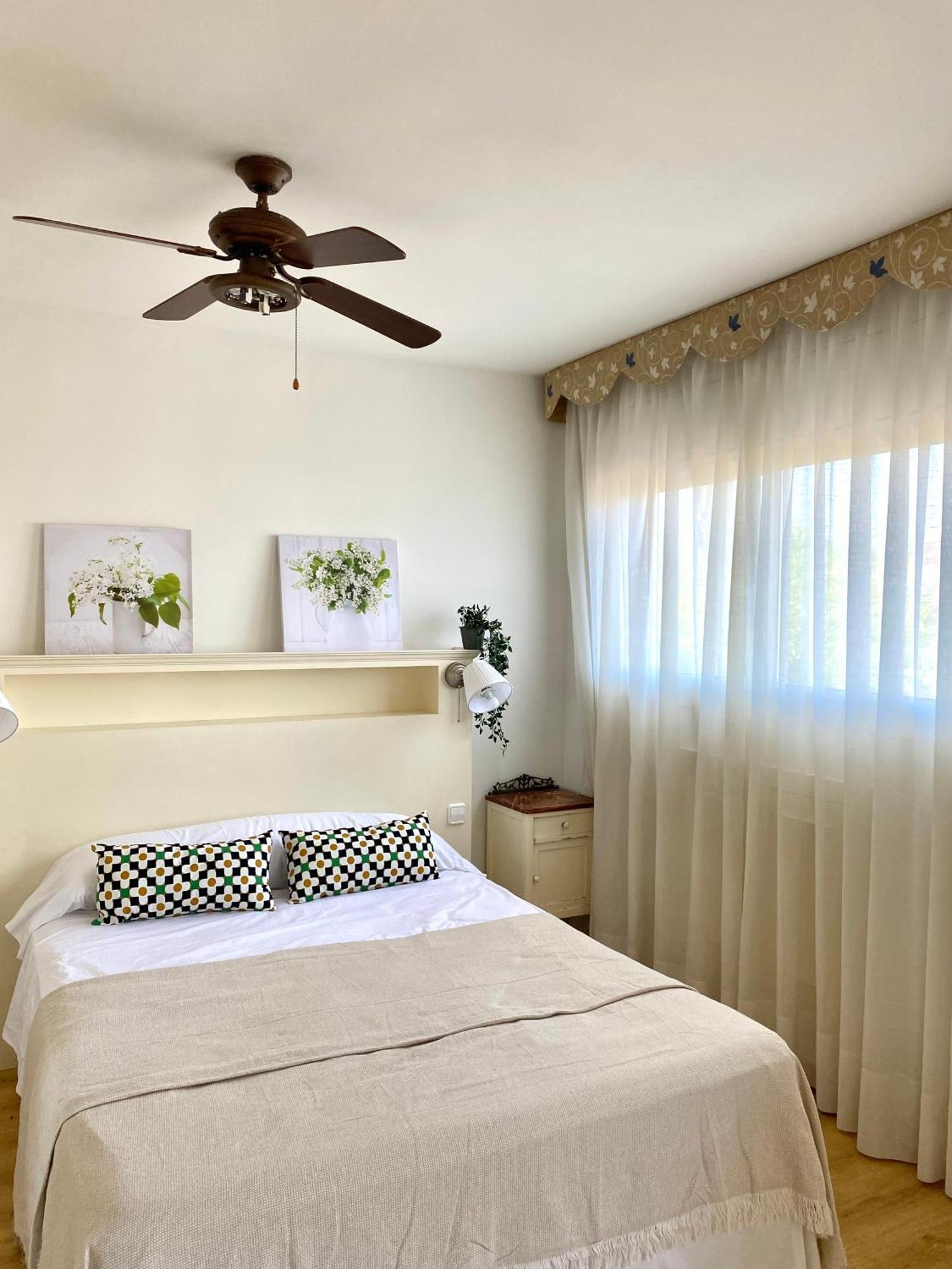 Villa Isabel Sitges, Rocamar Сант Пере де Рибес Екстериор снимка
