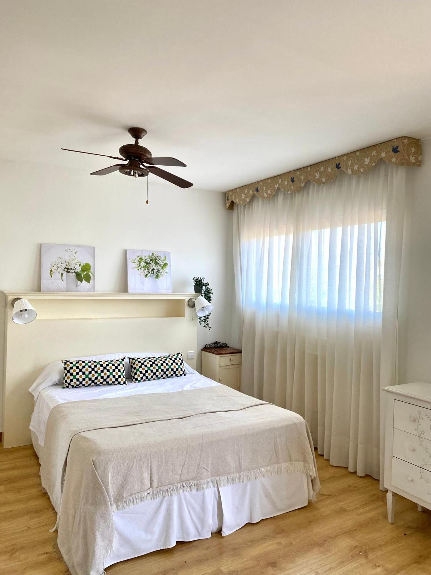 Villa Isabel Sitges, Rocamar Сант Пере де Рибес Екстериор снимка